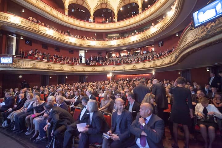 Mit 700 Gästen gefülltes Stadttheater Bern