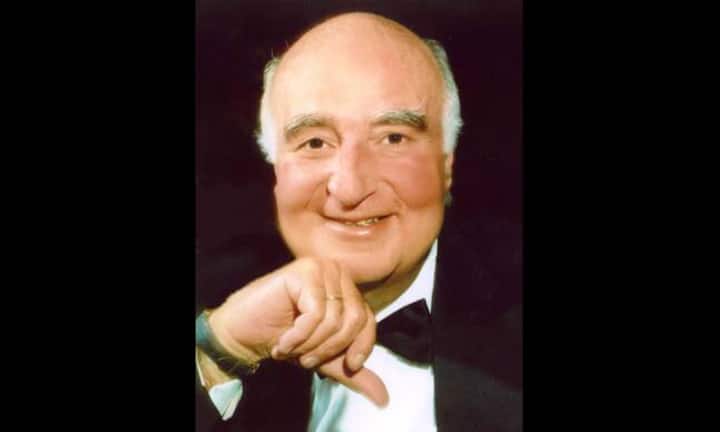 Der libanesisch-brasilianischer Bankier Edmond J. Safra arbeitete bis kurz vor seinem Tod für das Familienunternehmen. 26 Tage nach seinem Tod im Jahr 1999 wurde ein Bankkonto mit 4,6 Millionen Dollar von seiner Frau eröffnet. Dies ist nur eines von vielen Konten, welche die Safras bei der HSBC hatten.