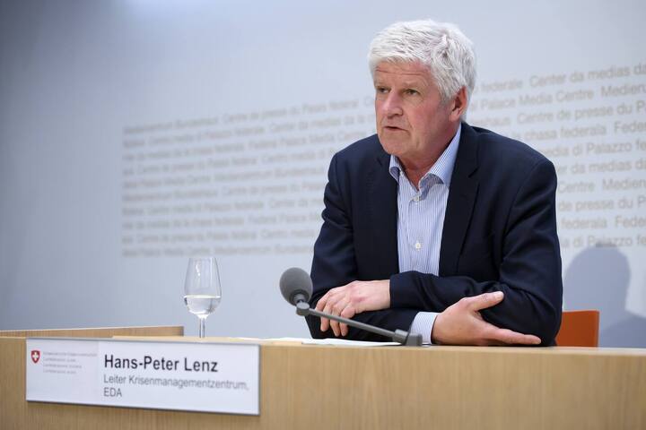 Hans-Peter Lenz, Leiter Krisenmanagementzentrum EDA, spricht waehrend einer Medienkonferenz ueber der Coronavirus (COVID-19), am Montag, 23. Maerz 2020 in Bern. (KEYSTONE/Anthony Anex)