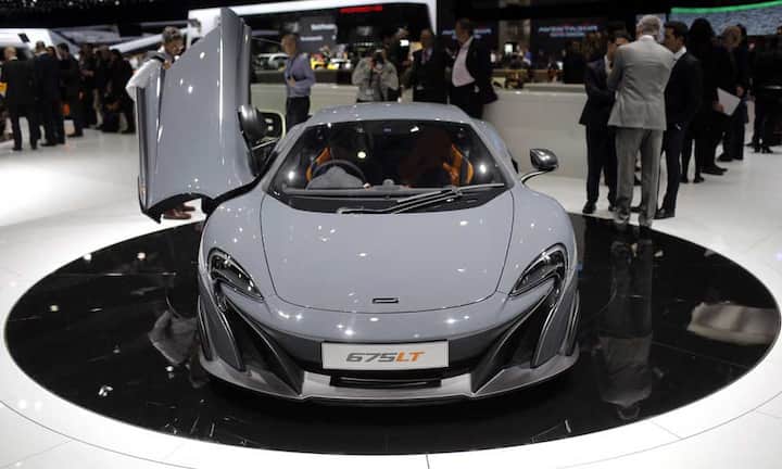 McLaren 675 LT
McLaren präsentiert in Genf den 675LT. Das neue Modell soll stärker, aerodynamisch ausgefeilter und leichter sein als seine Vorgänger.