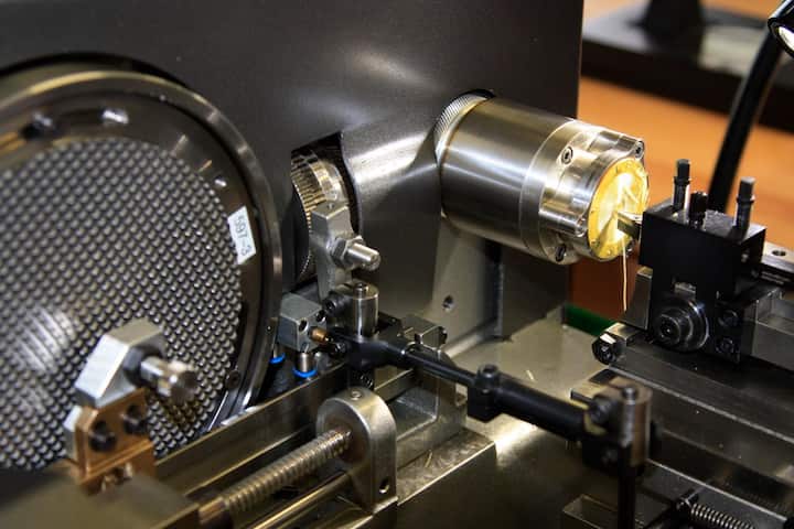 07 Audemars Piguet Gravurmaschine quer.jpg