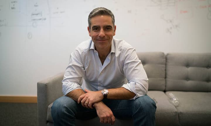 David MarcusVP Messaging, FacebookDavid Marcus, geboren in Genf, ist bei Facebook verantwortlich für den Nachrichtendienst Messenger. Und den benutzen weltweit immerhin über eine Milliarde Menschen. Marcus’ anderes grosses Thema sind Chatbots: Von den Dialogsystemen auf Basis künstlicher Intelligenz sind bereits ein paar zehntausend auf Facebook aktiv.