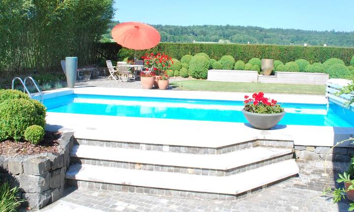 ... beheizten Pool, der den ganzen Tag optimal besonnt ist. Den Preis erfährt man auf Anfrage.(Quelle/Bilder:
Engel & Völkers)