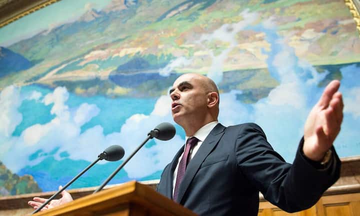 Von den sechs bisherigen Bundesräten stellte sich Alain Berset als Letztes zur Wiederwahl. Der Innenminister erhielt 210 von 233 gültigen Stimmen – ein exzellentes Resultat. Dabei wurde er von allen Fraktionen unterstützt. Berset ist seit Januar 2012 Bundesrat.