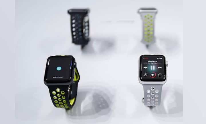 Der Prozessor der Uhr ist jetzt deutlich schneller und das Display wurde heller gemacht. Ausserdem hat die Uhr jetzt ein eingebautes GPS-Modul, zum Beispiel, um ein Lauftraining auch ohne ein Smartphone aufzuzeichnen. Auch eine Internetverbidnung ist überflüssig, um sich mit der smarten Uhr zu orientieren.