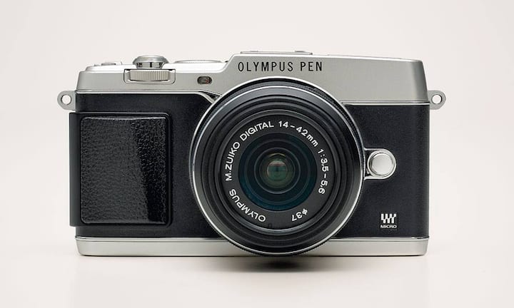 Olympus: Die digitale Neuinterpretation der berühmten Halbformat-Kamera: Olympus Pen E-P5; Preis der abgebildeten Version: 1399 Franken. (Bild: Tom Caffrey / Globe Photos / interTOPICS)