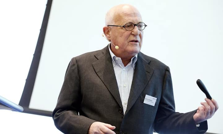 Als Präsident der Stiftung «Im Grüene», die über dem Gottlieb Duttweiler Institute (GDI) steht, kommt Zumbrunnen oft mit Stiftungsmitglied Rolando Benedick zusammen. Der Baselbieter führte die letzten neun Jahre den VR des Detailhandelsunternehmens Valora und war 16 Jahre lang Manor-Chef. Zumbrunnen habe eine klare Meinung und könne gleichzeitig gut mit den Menschen umgehen, lobt Benedick.