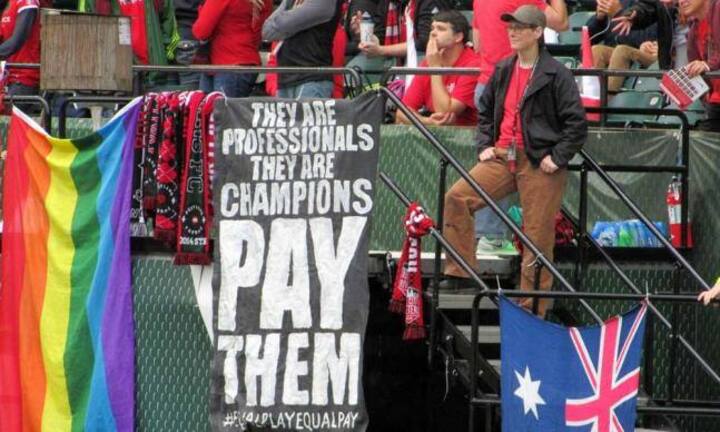 Clinton will die Lohnschere zwischen Frauen und Männern schliessen: Gleiche Arbeit soll unabhängig vom Geschlecht gleich entöhnt werden.