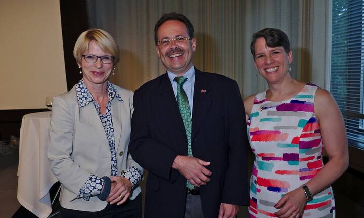 Livia Leu Agosti, Botschafterin, Seco;
Daniel Hunn, stellvertretender Botschafter der Schweiz in den USA;
Suzan LeVine, Botschafterin der USA in der Schweiz