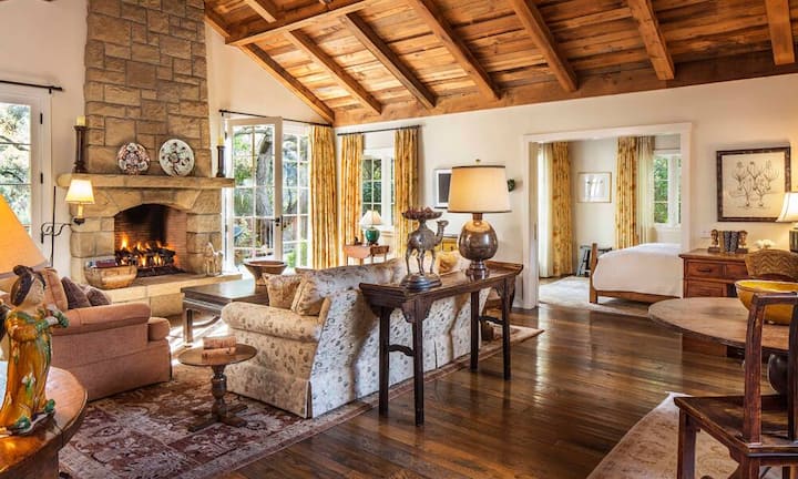 Platz 3 (Vorjahr: keine Wertung): San Ysidro Ranch, Santa BarbaraIn der über hundertjährigen Bungalow-Anlage stimmt der Flow, und obwohl die parkumgebene Luxusherberge vor allem jene Leute lockt, die Geld haben und es auch ausgeben wollen, strahlt sie jene Gelassenheit aus, die man mit Geld allein nicht kaufen kann. Ein kalifornisches Paradies auf Erden ...und wenn es mal Probleme gibt (ja, die gibt es auch im Himmel), dann versucht man sofort eine Lösung zu finden.