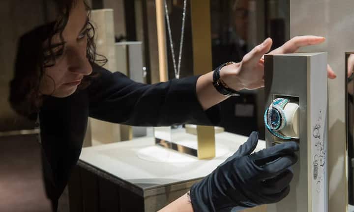 21,5 Milliarden FrankenUhren in diesem Wert exportierte die Schweiz 2015. Gegenüber 2014 ist das ein Minus von rund 3 Prozent. 2015 war für die Branche das drittbeste Jahr der Geschichte.