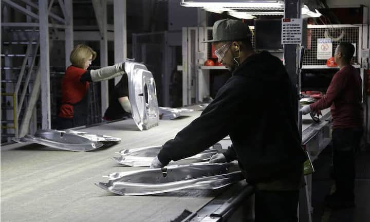 Tesla beschäftigt weltweit 14.000 Mitarbeiter. Keystone