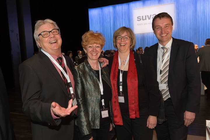 Karl Gerspacher, Inhaber, ready to build; Beatrice Sahli, Mitglied der Geschäftsleitung, Alterszentrum am Bachgraben Allschwil; Bettina Kassanke, Mitglied der Geschäftsleitung, Alterszentrum am Bachgraben Allschwil; Martin Getzmann, Vorsitzender der Geschäftsleitung, Alterszentrum am Bachgraben Allschwil