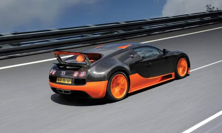 Platz 1: Das teuerste und schnellste Auto der Welt: Der Bugatti Veyron Super Sport kostet fast zwei Millionen Euro und bringt 431 Stundenkilometer auf den Tacho. (Bild: Keystone)
