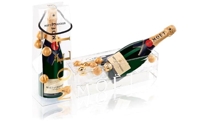 Moët & Chandon 
Das weltgrösste Champagnerhaus präsentiert seine Kollektion So Bubbly Bath auf attraktive Weise, allerdings nicht in der Badewanne! Globus, 59 Franken.