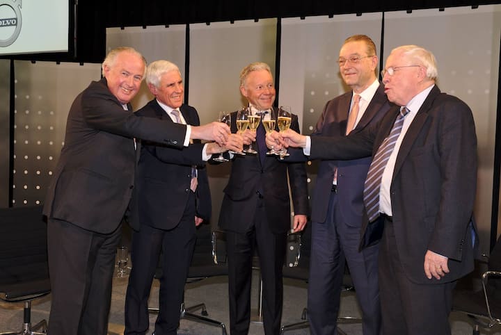 Ralph Büchi (m.) mit den vier Talk-Gästen Franz Humer, Rudolf Strahm, Oswald Grübel und Christoph Blocher (v.l.n.r.).