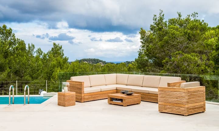 Was Sie an der Giardina alles erwartet:Beständig und nachhaltigDie Lounge Madagaskar besteht aus zertifiziertem Teakholz, das auf kleinen Grundstücken von Bauern in Indonesien wächst. Sie kann aus Einzelelementen frei zusammengestellt werden und ist in zwei Farben erhältlich.Aussteller: Hunn