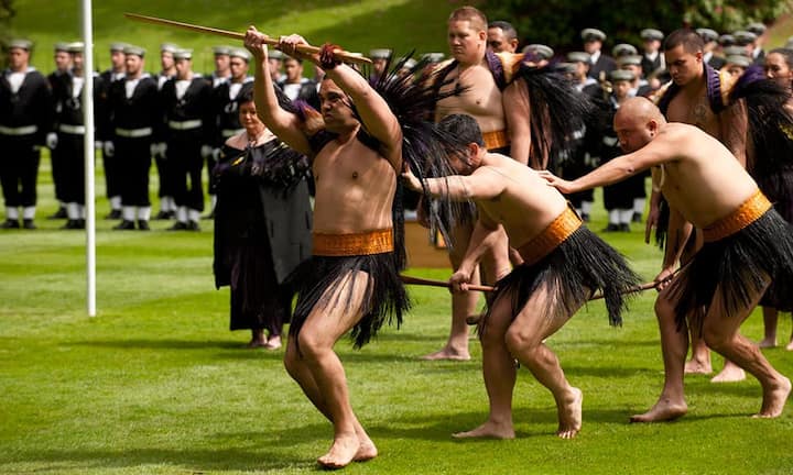 Platz 12: Neuseeland Neuseeland ist eines der aktivsten Länder auf der Welt, wobei die Nation bei internationalen sportlichen Veranstaltungen stets über seiner Gewichtsklasse antritt. Die durchschnittliche Lebenserwartung liegt dort bei etwa 81,6 Jahren.