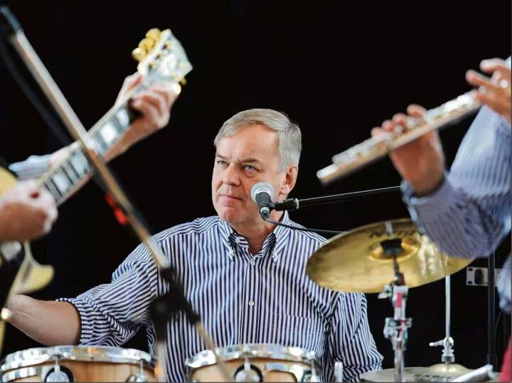 Rudi Bindella trommelt für «Les Moby Dicks».