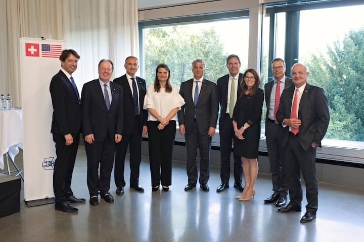 Gisbert Schneider, ETH Global;André Kudelski, Kudelski SA;Silvio Napoli, Schindler AG, neuer Präsident AMCHAM ab 2019;Martina Hirayama, Staatssekretärin;Sergio Ermotti, UBS, abtretender Präsident AMCHAM;Chris Johnson, Nestlé SA;Robin Errico, Ernst & Young Ltd.;Olivier Küttel, EPFL;Martin Naville, AMCHAM