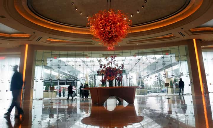 Platz 10: Im Borgata Hotel Casino and Spa in Atlantic City (USA) kann der Spieler an 4100 elektronischen Maschinen und 285 Tischen sein Glück versuchen. Für das leibliche Wohl stehen 17 Restaurants und Bars zur Verfügung – und falls geschlafen werden soll, kann man dies in einem der 2002 Hotelräume tun. (Quelle: top-10-list.org/Bild: Keystone)