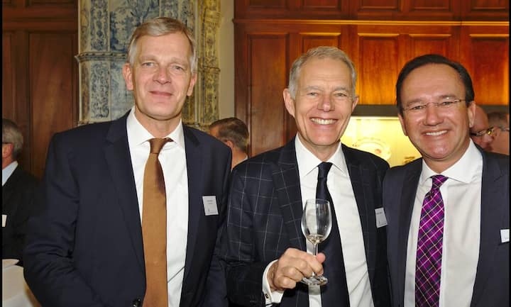 Sven Gohlke, Regional Vorstand Corporates International Europe, Commerzbank Frankfurt;
Helmut H. Grimm
Marc Steinkat, CEO, Commerzbank Switzerland