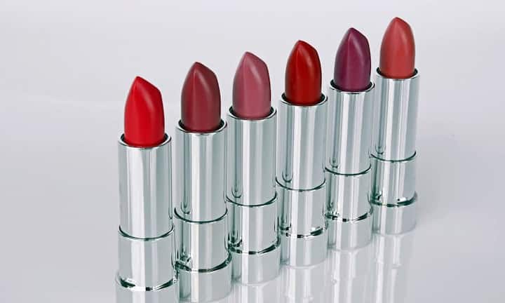 In Peru sind Lippenstifte ein Luxusgut, denn dort muss durchschnittlich 52.50 Euro hingeblättert werden für farbige Lippen. Überraschend günstig ist es in Dänemark mit 14.10 Euro. In der Schweiz ist man mit unter 40 Euro dabei. Pixabay