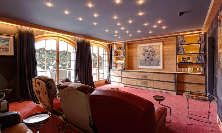 Ein Gymnastikraum und Heimkino komplettieren die Wohlfühl-Oase.