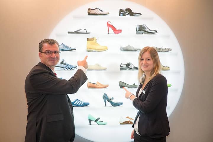 Strukturierte Produkte wie eine Schuhkollektion: Vincenzo Zinnà, Executive Director, Vontobel Investment Banking; Viviana Pirovino, Marketing Manager, Vontobel Investment Bank