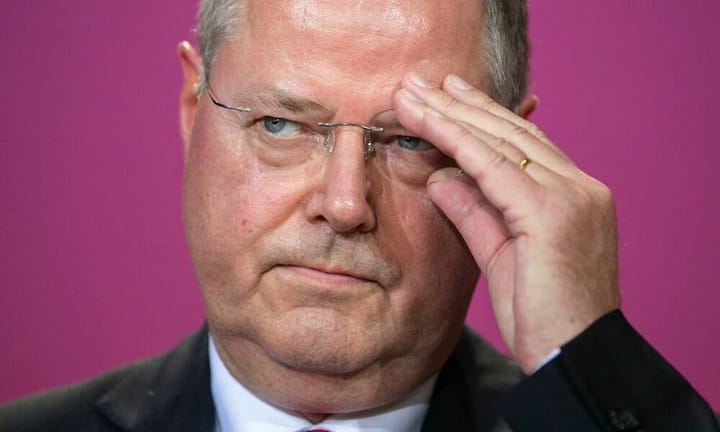 Der nicht ganz ernst gemeinte Preis «Schneemann des Jahres» ging an den deutschen SPD-Politiker und gescheiterten Kanzlerkandidaten Peer Steinbrück (Bilder: Keystone/ZVG).