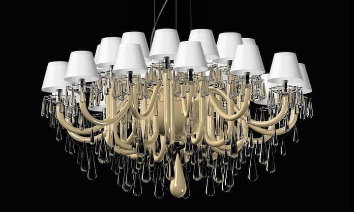 Die Kronleuchten von De Majo werden im Unterschied zu den antiken Kristalllampen mit Glühbirnen bestückt. (Bilder: ZVG)