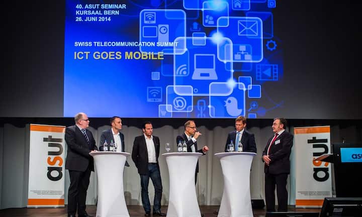 Jürg Bloch, Head of Information Technology, Facility-Management & Security bei Manor AG, Martin Bürki, Managing Director Switzerland Ericsson AG, Manuel P. Nappo, Hochschule für Wirtschaft Zürich, Leiter Fachstelle Social Media Management, Roger Brennwald, Moderator, Christian Keller, General Manager IBM Schweiz und Fredy Schwyter, Dipl. Ing. HTL/STV, CISA, CISM, CEO Advanced Telematic Research Bilder: David Biedert