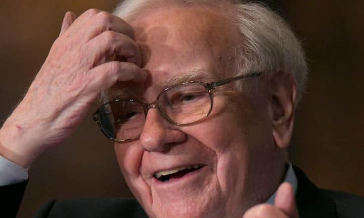 US-Investmentlegende Warren Buffett zählt auf eine treue Anhängerschaft. Wer sogenannter Value-Investor ist, erwartet einmal jährlich sehnsüchtig den Zeitpunkt, an dem Milliardär den Anlagebrief an die Aktionäre seiner Beteiligungsgesellschaft Berkshire Hathaway verschickt. Bereits im Vorfeld der Publikation waren Eckdaten durch das US-Magazin «Forbes» publik geworden – nun sind Buffetts Ratschläge offiziell publik. Lektion Nummer eins……