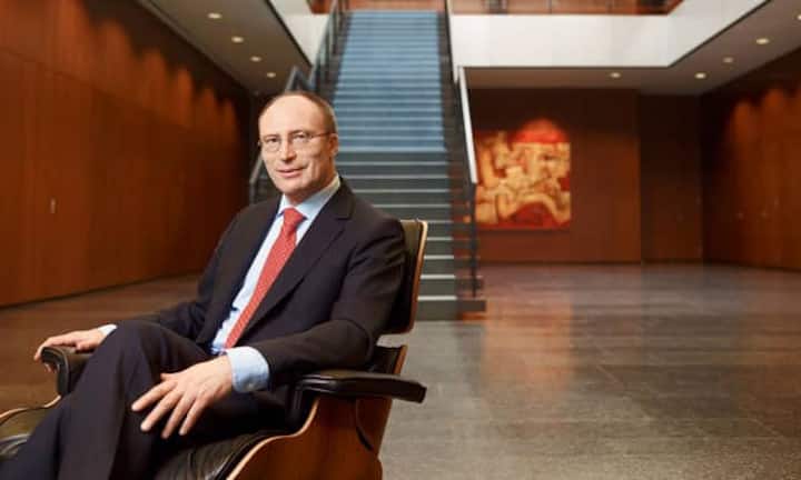 1. Rang Risikoklasse moderat dynamisch: BHF Trust, Frankfurt am Main. Performance –3,27%. Manfred Schlumberger verwaltet das Depot mit fünf weiteren Managern. Er investiert in Fonds, während seine Kollegen jeweils zwischen 0 und 15 Prozent in Aktien anlegen können. Wer über längere Zeit keine guten Renditen vorweisen kann, wird von Schlumberger ausgewechselt.