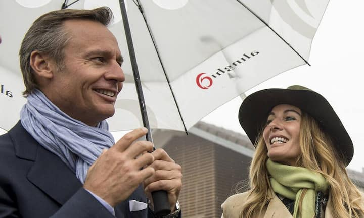 Das Ranking der «Top Art Collectors» wird durch Befragung von Teilnehmern des Kunstmarktes wie Händler, Galeristen, Auktionatoren, Kuratoren sowie Museumsdirektoren ermittelt. Demzufolge gehört auch der italienisch-schweizerischer Unternehmer und Milliardär Ernesto Bertarelli zu den wichtigsten Sammlern weltweit. Hier ist der Alinghi-Besitzer mit seiner Frau Kirsty Bertarelli zu sehen.