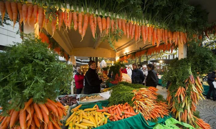 Rang 7: 
Ein Glas «Rüeblisaft» hat 45 kcal.  (Bild: Keystone)