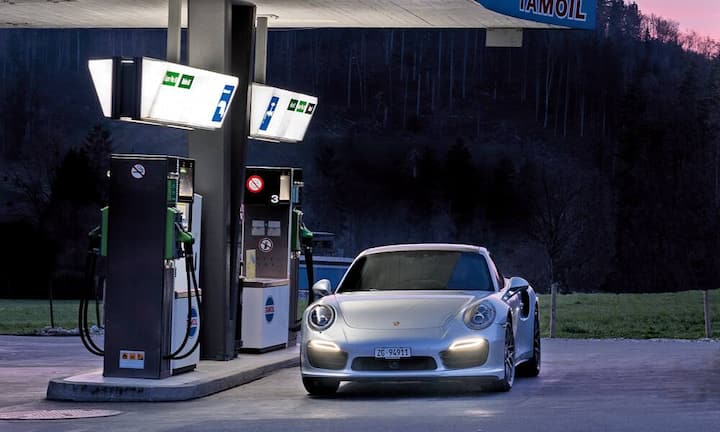 Die Werksangabe von 9,7 Litern pro 100 Kilometer lässt sich nur bei zartem Umgang mit dem Gaspedal einhalten.