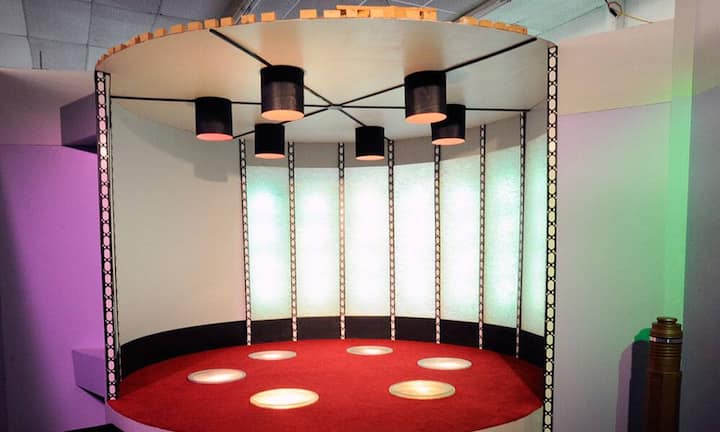 Der Transporter in «Star Trek»: Von einem Ort zum nächsten «beamen», indem man am Start in alle Atome zerlegt wird, die dann am Ziel wieder zusammenkommen - sowas gibts noch nicht. Auch in der Serie funktionierte dieser Transport nicht immer wie gewünscht...