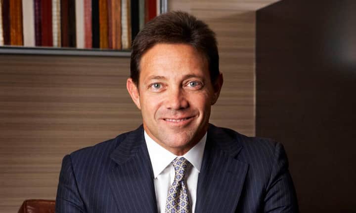 Geld, Sex und Drogen: Jordan Belfort zockte Firmen ab und verprasste seinen Reichtum. Heute arbeitet der echte «Wolf of Wall Street» als Motivationstrainer.