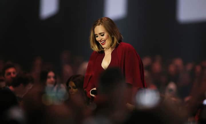 Platz 9:Mit ihrem neuen Album reitet Adele auf einer Erfolsgwelle: 3,38 Millionen mal hat sich «25» verkauft. Auf dem Konto der britischen Sängerin machte sich das bemerkbar: Binnen zwölf Monate verdiente sie 80,5 Millionen Dollar.