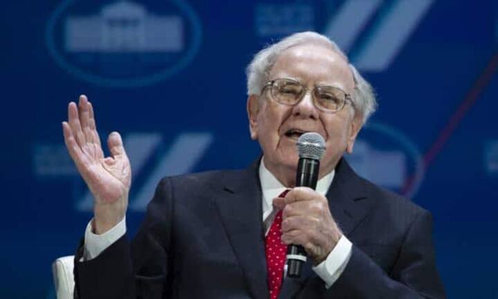 Diese prominenten Wirtschaftsvertreter haben Hillary Clinton offiziell die Unterstützung zugesagt:
Warren Buffett: Grossinvestor, Chef von Berkshire Hathaway und drittreichster Mensch der Welt.