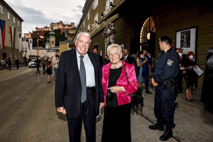Klaus Michael KÃ¼hne, Gattin Christine, KÃ¼hne Stiftung, Sponsor, Konzert Wiener Philharmoniker, Salzburger Festspiele, 2021 *** Klaus Michael KÃ¼hne, wife Christine, KÃ¼hne Foundation, Sponsor, Concert Vienna Philharmonic Orchestra, Salzburg Festival, 2021