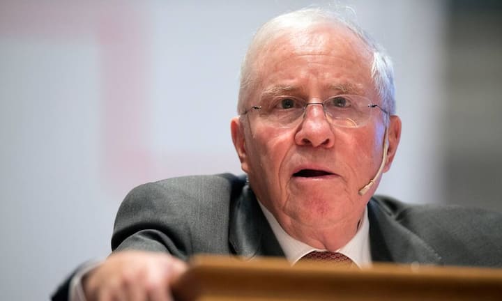 Sein erbittertster Gegner als Aussenminister dürfte nun Christoph Blocher werden, der die Personenfreizügigkeit grundsätzlich verbieten will.Bilder: Keystone
