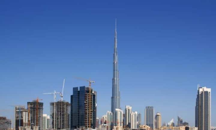 Diese Superwolkenkratzer sollen 2020 stehen:Der Burj Khalifa war 2010 das erste Hochhaus mit einer Höhe von mehr als 600 Metern. Mit 828 Metern ist der Wolkenkratzer in Dubai bis heute mit grossem Abstand das höchste Haus der Welt.
Nepenthes/CC/Wikimedia