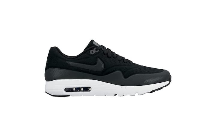 Trittfest: Nike Der Nike Air Max hat sich inzwischen zum Trendschuh entwickelt. Dieses trendige Model namens Nike Air Max 1 ultra moire hat eine neue Sohle, die leichter und flexibler sein soll. Preis 160 Franken