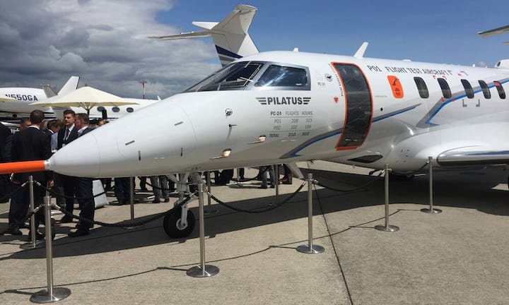 Der Schweizer Flugzeugbauer aus Stans präsentiert den PC-24 erstmals an einer Fachmesse.