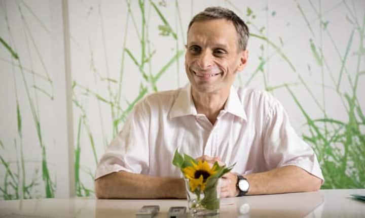 «Bilanz» hat das «Who is who» der Schweizer Wissenschaft ermittelt. Die wichtigsten Personen:Mathias Binswanger: Der VWL-Professor lehrt an der HSG. Seitdem er 2006 das Buch «Tretmühlen des Glücks» geschrieben hat, tourt er auch als Referent durchs Land.Daniel Rihs