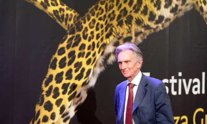 Solari, Marco Severo: Manager, Film Festival Präsident. Geboren: 28. Dezember 1944. Verheiratet. Kinder: Luca Severo (1971), Giacomo Manuel (1972).
Karriere (in Auszügen): Direktor des Tourismusbüros Tessin (1972-1991), Delegierter für die Organisation der 700-Jahrfeier der Eidgenossenschaft (1988), Vize-Präsident der Ringier AG (1997-2004), Präsident des Filmfestivals von Luzern (seit 2000). Hobby: Lesen. Interessen: Film, Musik.