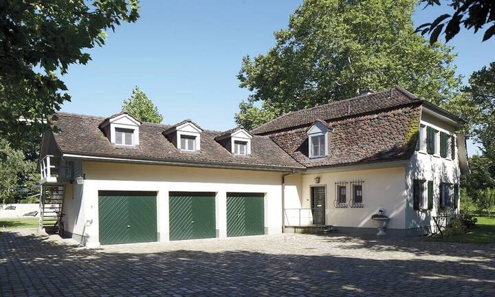 ... Gärtnerhaus mit Wohnung, Büro und separatem Zugang.