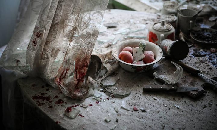 Dieser Küchentisch aus der Kategorie «Allgemeine Nachrichten» zeigt, wie die Zivilbevölkerung vom Ukrainekonflikt betroffen ist.
Keystone/Sergei Ilnitsky